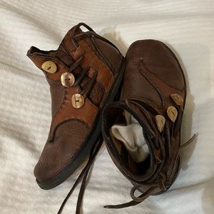Handmade moccasin boots size 7.5-8 Brown